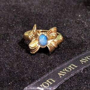 Vintage Avon Gold Tone Ring with Blue Accent Stone Size 7 3/4